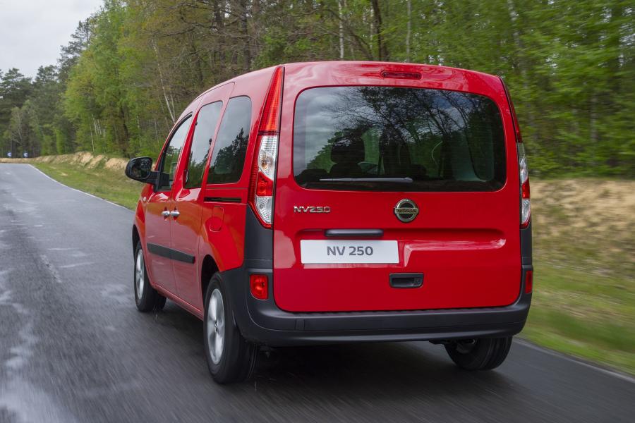  Nissan NV250 Combi 2019 года  (EU) (фото 4 из 24)